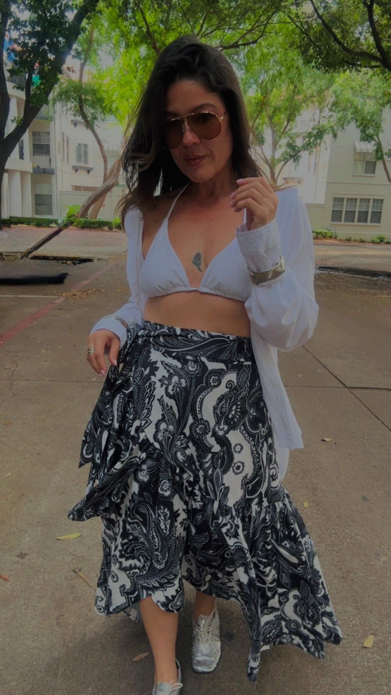 Paisley Black-White